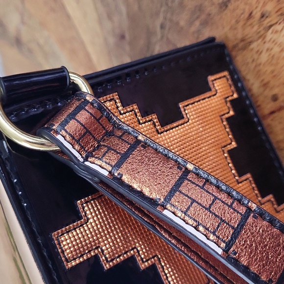 Danielle Nicole x Super Mario Cube Wristlet - Picture 5 of 11